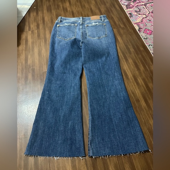 JUDY BLUE - MID RISE BUTTON FLY FLARE W/DESTROY FRAY HEM JEANS - 82638 size 7/28 - Picture 9 of 9
